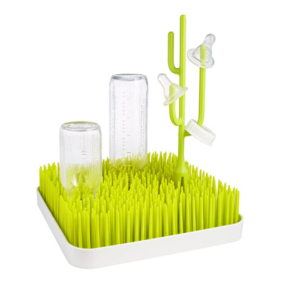 Detalle del Boon Poke Cáctus, perfecto para sujetar mamaderas y accesorios de lactancia de forma segura.
