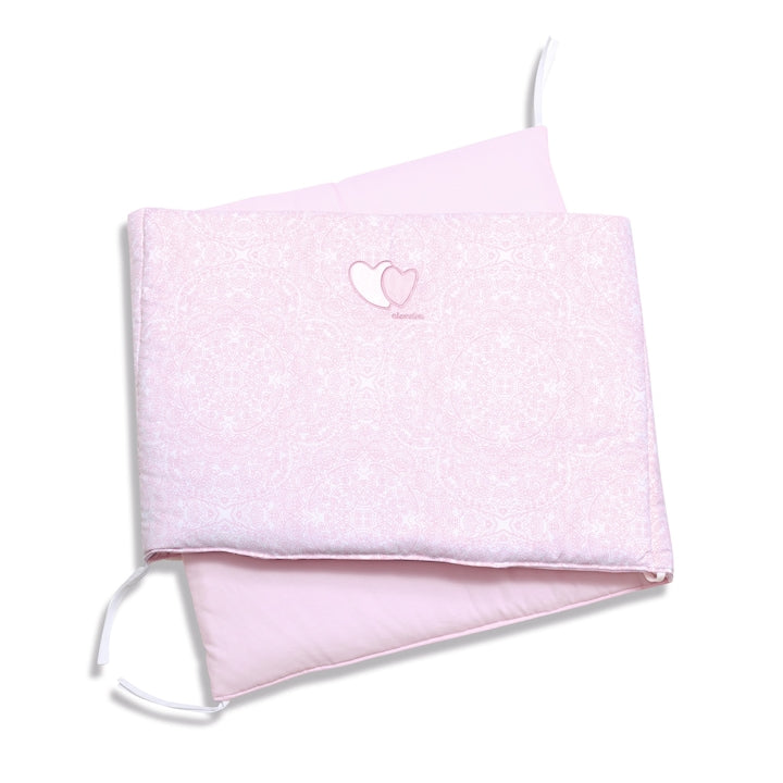 Protector de cuna para cuna de 60x120cm marca Alondra para tu en Blanca y Augusto