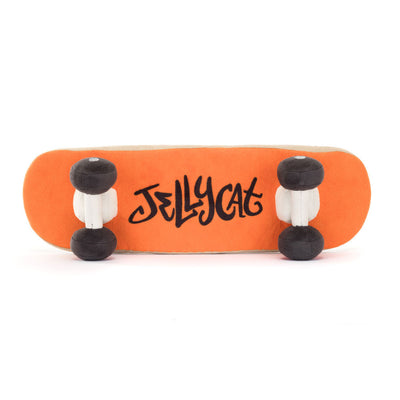 eres un skater, aca tu peluche favortio de Jellycat. Un skate para siempre en blanca y augusto vista por abajo