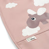 Done by Deer Babero impermeable con velcro - Nubes Rosado