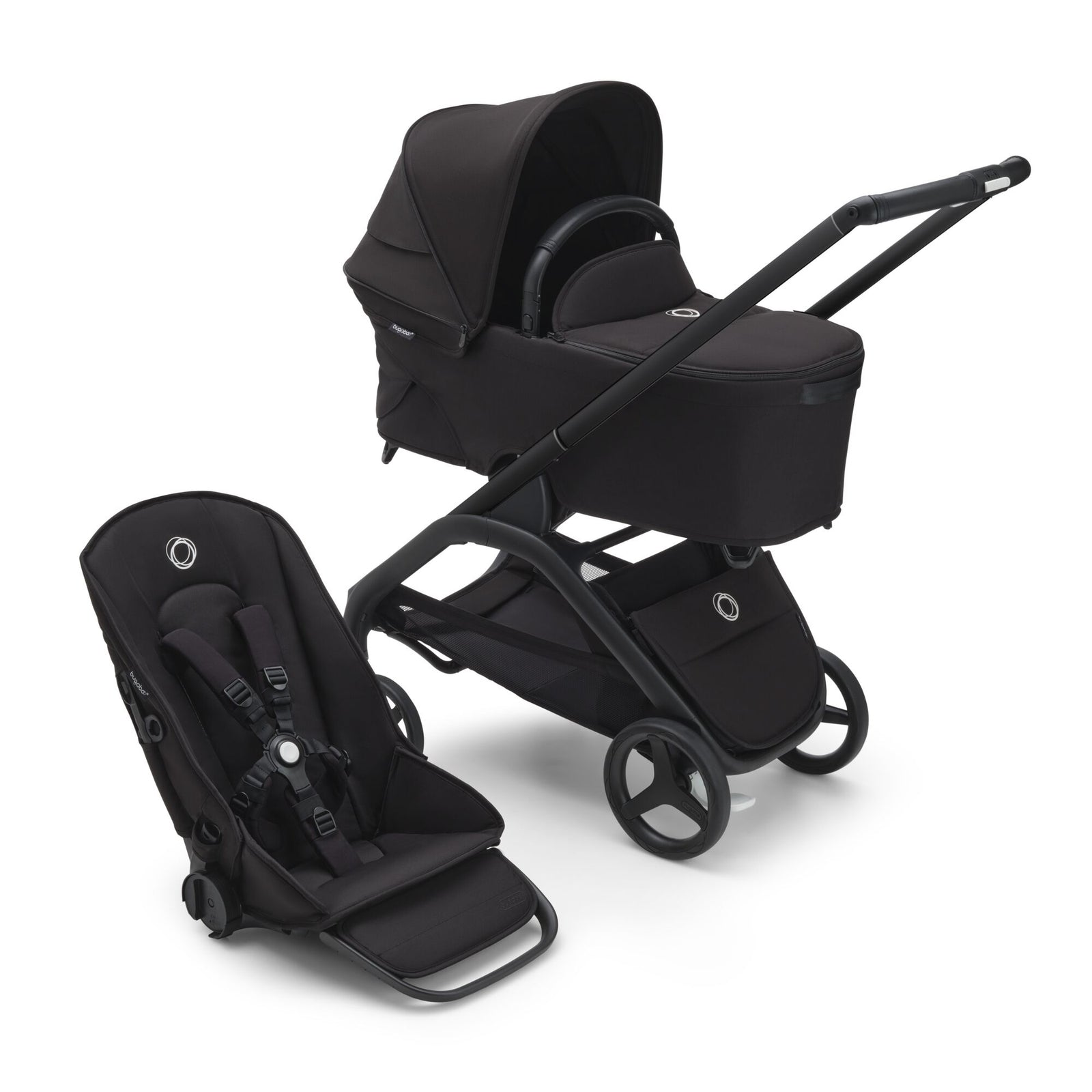Coche Bugaboo Dragonfly en color negro, desplegado y listo para paseo, ideal para uso urbano gracias a su diseño compacto y elegante. Desde Recien Nacido.