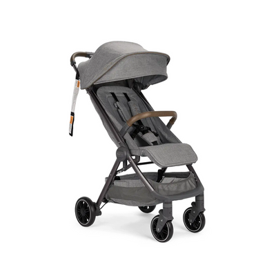 Coche Compacto marca Nuna model TRVL gris vista lateral