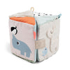 Cubo Desplegable Sensorial Done by Deer con materiales sensoriales y etiquetas suaves.