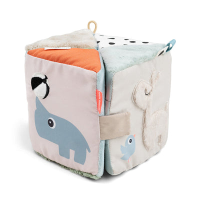 Cubo Desplegable Sensorial Done by Deer con materiales sensoriales y etiquetas suaves.