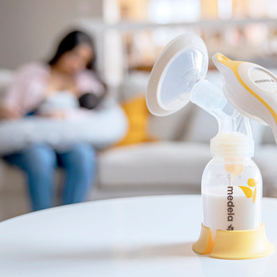 Embudo PersonalFit Flex™ del Medela Extractor de Leche Harmony™, con ángulo de apertura de 105° para un mejor ajuste y mayor comodidad