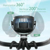 Ventilador Momcozy en uso durante un viaje familiar, destacando su batería de larga duración y rotación de 360°