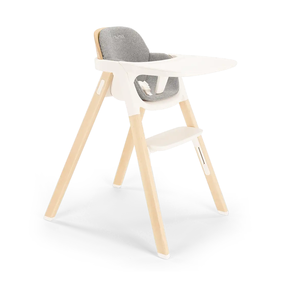Silla de comer evolutiva Nuna Bryn Heritage, con diseño moderno, bandeja ajustable, arnés de seguridad y estructura duradera en madera.