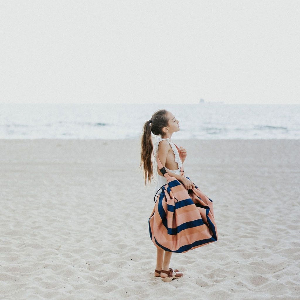Play & Go Manta Outdoor  y bolsa organizadora de juguetes - Mokka Stripes