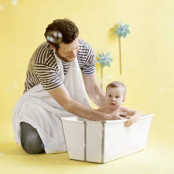 Toalla de bambu Kosleeping con diseño práctico para proteger la ropa y brindar comodidad durante el baño del bebé