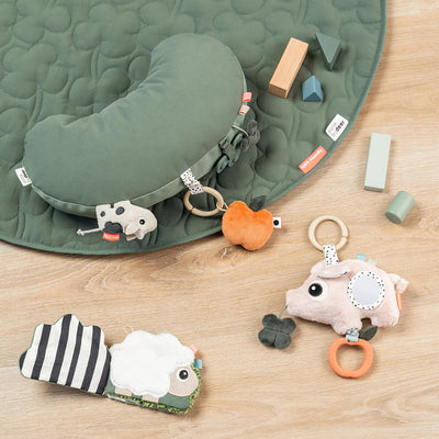 Done by Deer Cojin de Actividades - tiny farm