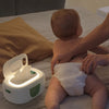 Calentador Momcozy con luz LED nocturna suave activada.