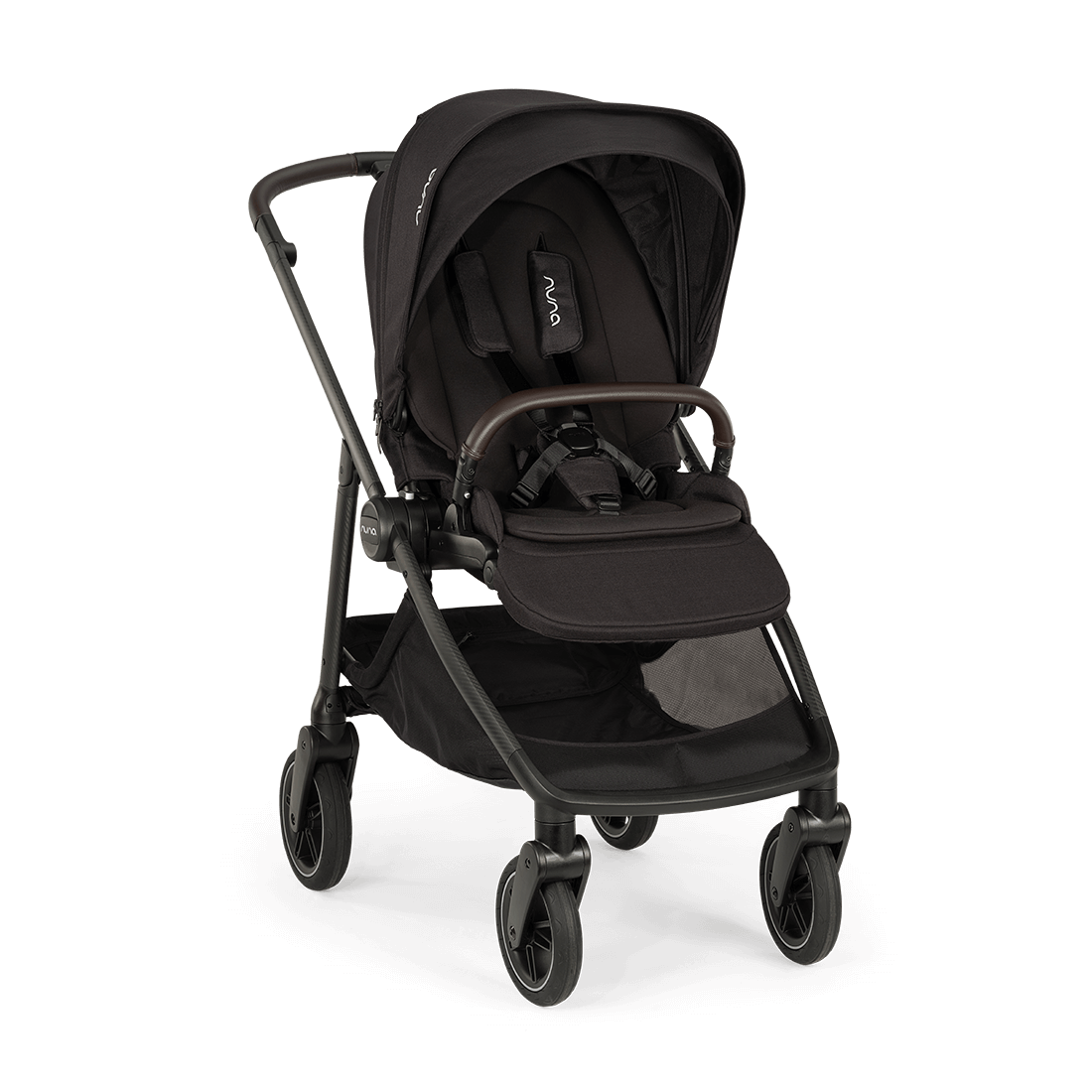 Coche de paseo Nuna SWIV en color negro caviar, diseño compacto y moderno con ruedas giratorias, ideal para los paseos de tu bebe. 
