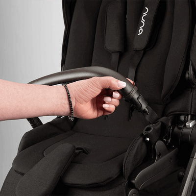 Nuna Coche de Paseo SWIV - Negro Caviar