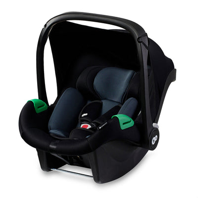 Equipada con H-GUARD system, un reposacabezas reforzado de 3 capas que se encarga de proteger la cabeza y las cervicales del bebé.