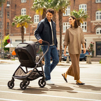Nuna Coche de Paseo SWIV - Negro Caviar
