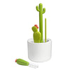 Boon Cacti Kit de Cepillos de Limpieza y Recipiente Verde en uso, limpiando mamaderas de manera eficiente.