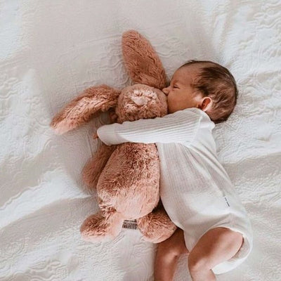 Peluche Conejo Rosado Blush Jellycat Blanca y Augusto