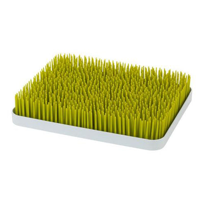 Boon Lawn Secador de Mamaderas Verde, diseñado para secar y organizar mamaderas con estilo.